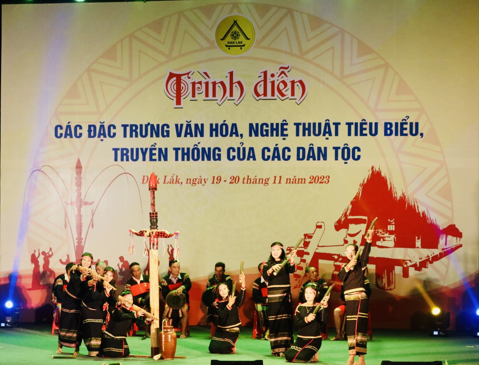 Khai mạc Chương trình Trình diễn các đặc trưng văn hóa, nghệ thuật tiêu biểu, truyền thống của các dân tộc trong khuôn khổ “Ngày hội Văn hóa các dân tộc tỉnh Đắk Lắk” năm 2023